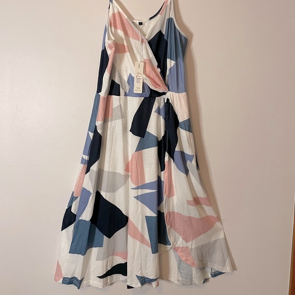 Vacation Dress - Picture 2 of 3